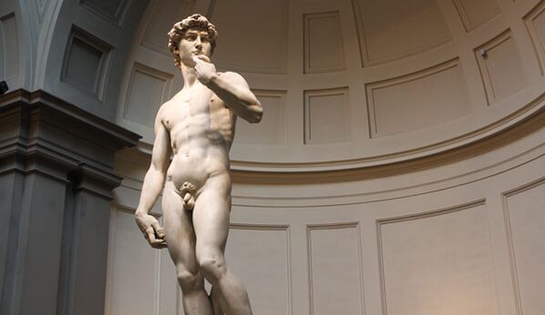 alasti skulptuur sümboliseerib peenise laienemist
